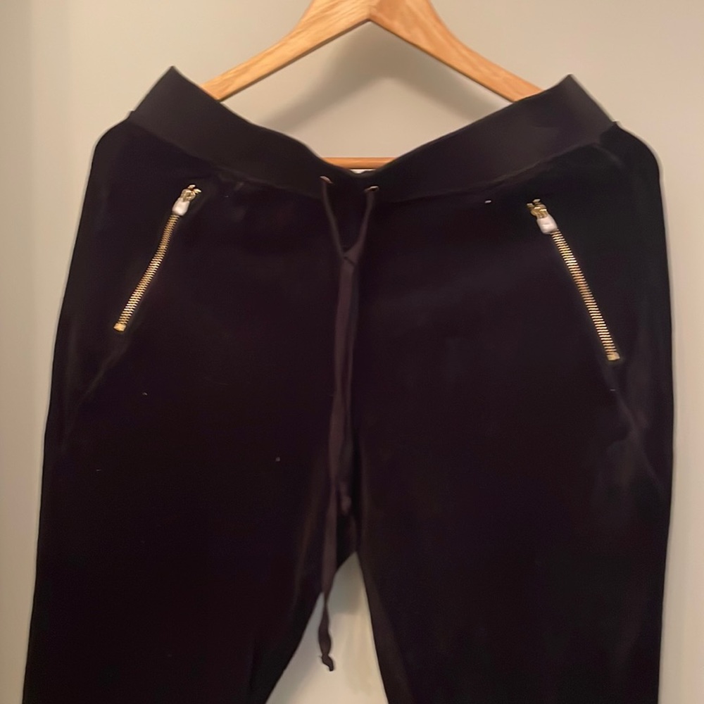 Juicy Couture black velour pants size M. Never worn